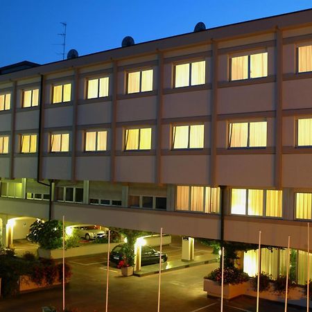 Augustus Hotel Biella Exterior foto